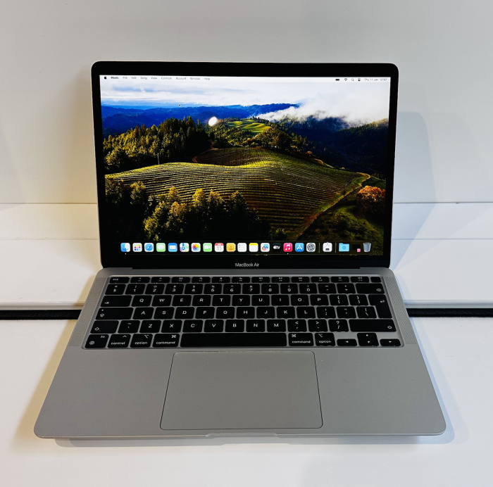 Apple MacBook Air 13-inch M1 | 8‑Core CPU and 7‑Core GPU | 8GB RAM | 512GB SSD | Silver - Pre Owned